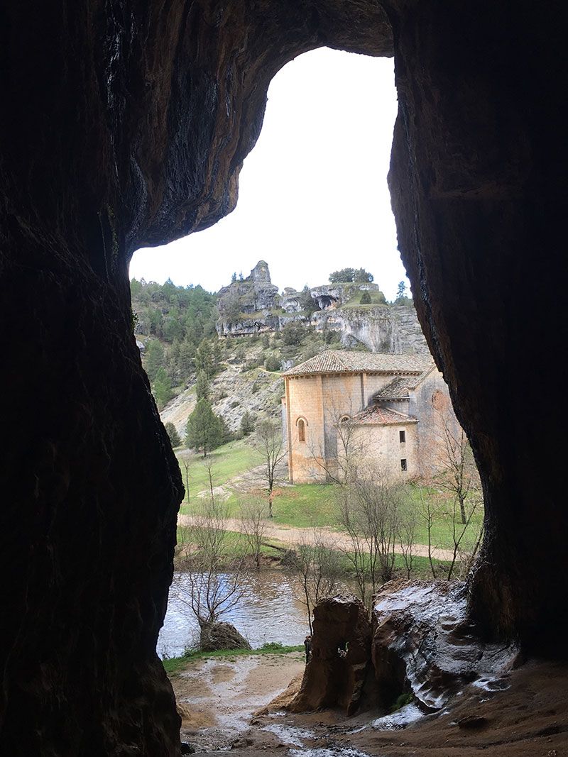 Cañón del Río Lobos - La ermita desde la cueva