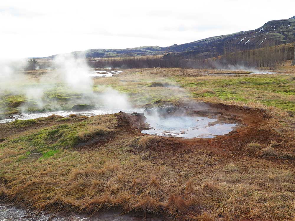 Fumarola en el área geotermal
