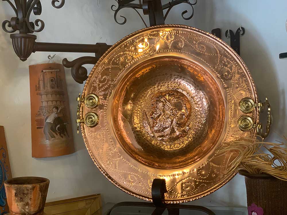 Pieza fabricada en cobre completamente a mano