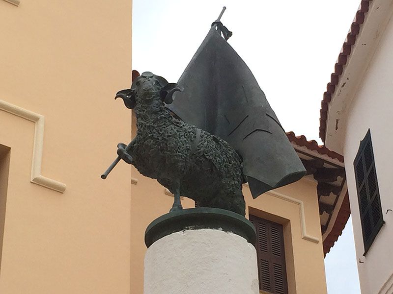 Que ver en Ciutadella - Monumento a las fiestas de Sant Joan