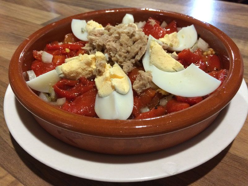 Qué ver en Garganta La Olla - Ensalada de pimientos asados