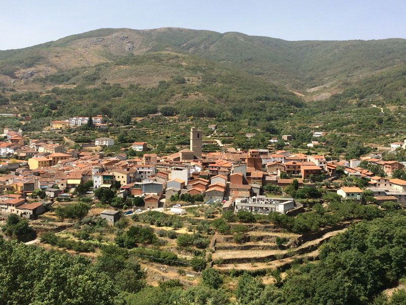 Qué ver en Garganta La Olla - Vistas del pueblo desde el mirador