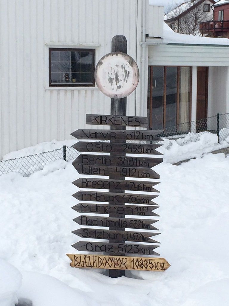 Qué ver en Kirkenes - Laponia Noruega - Señalización de distancias a algunas ciudades