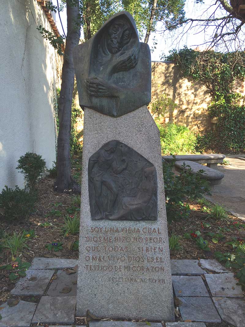 Qué ver en Salamanca en un día - Busto de La Celestina