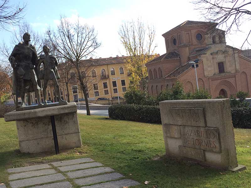 Qué ver en Salamanca en un día - Estatua de Lazarillo de Tormes