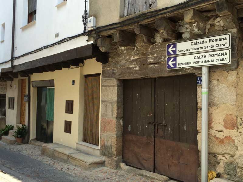 Qué ver en San Martín de Trevejo - Inicio de la Ruta de Senderismo al Puerto de Santa Clara