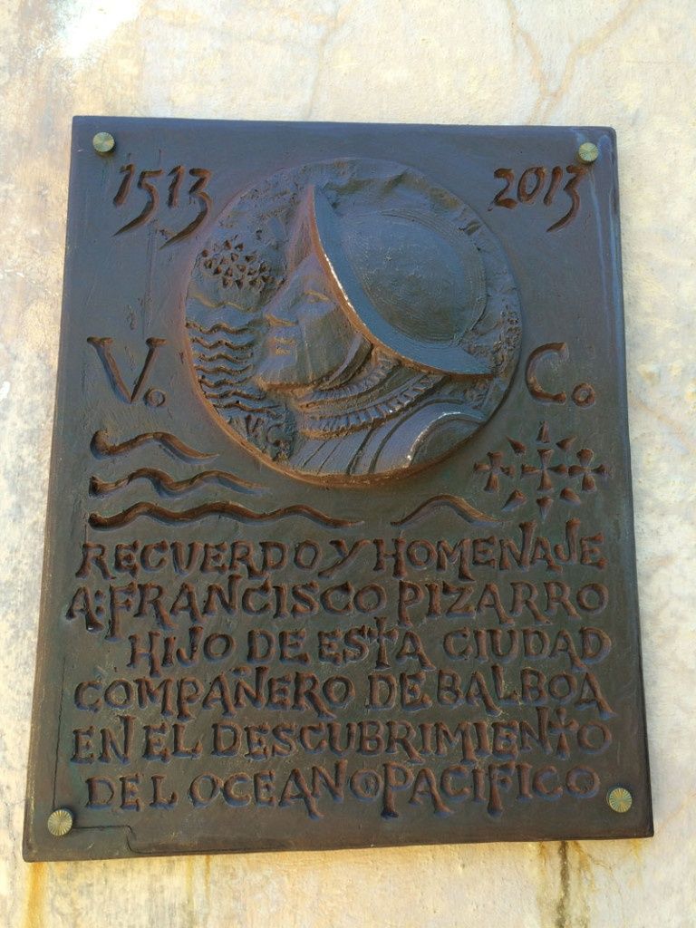 Placa homenaje al gran conquistador Francisco Pizarro