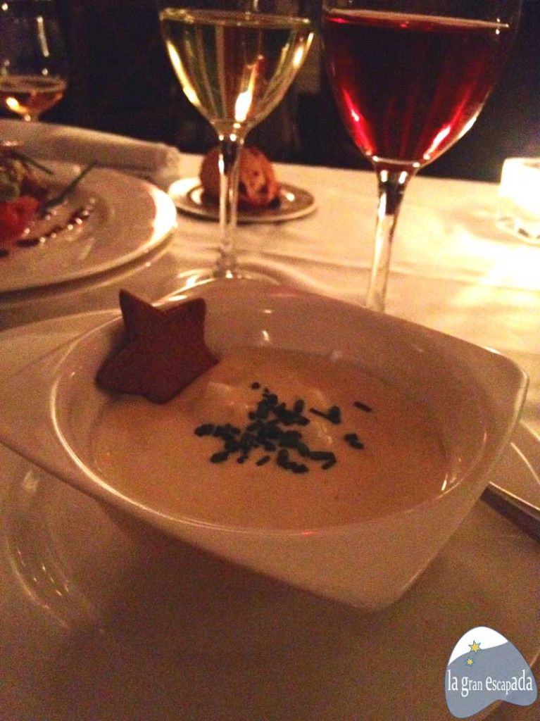 Coccotte de queso con huevo escalfado del restaurante La Favorita de Madrid