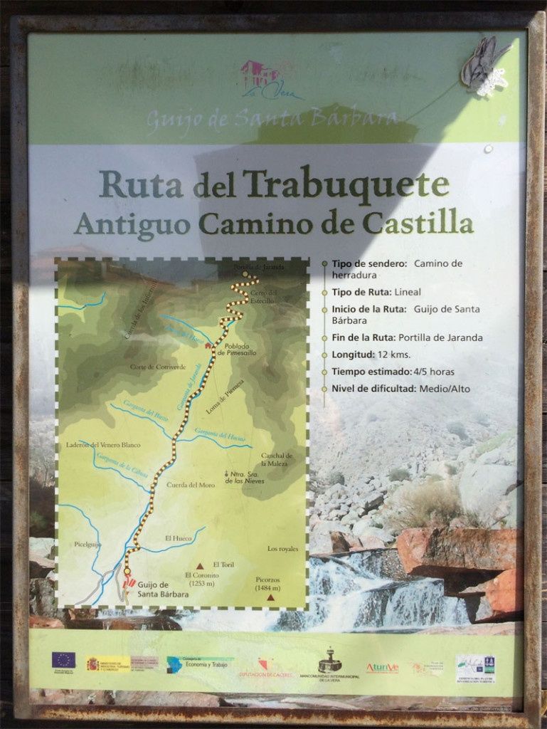 Cartel indicativo de la ruta de senderismo del Trabuquete