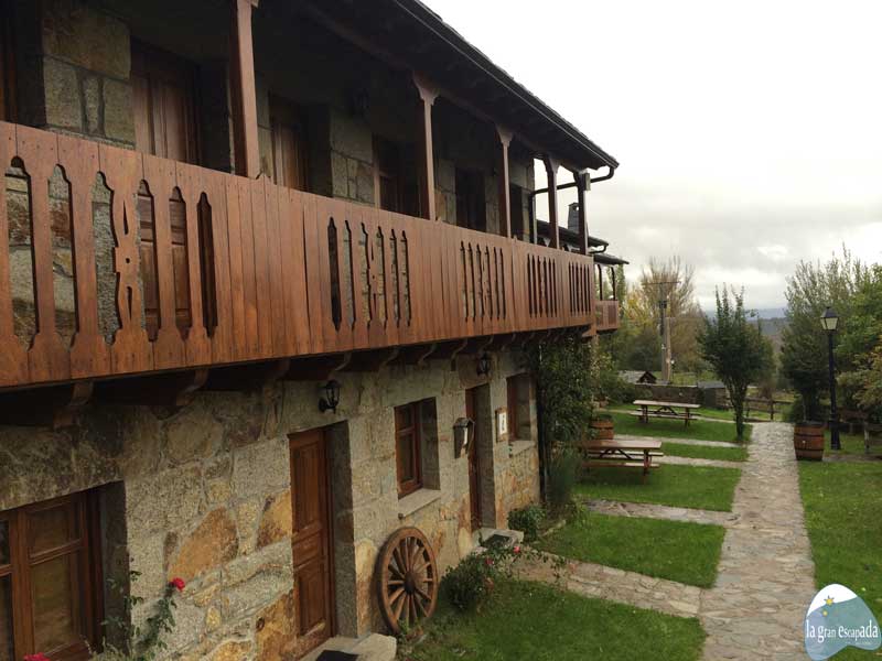 Senderismo por el Lago de Sanabria - Fachada del Mirador de Sanabria